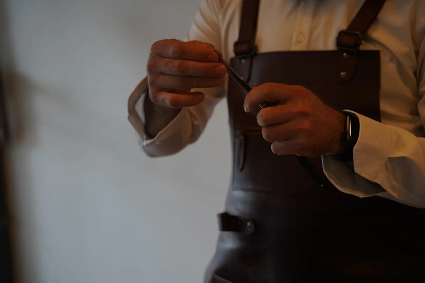 Evan from Monteman Barber holding scissors
